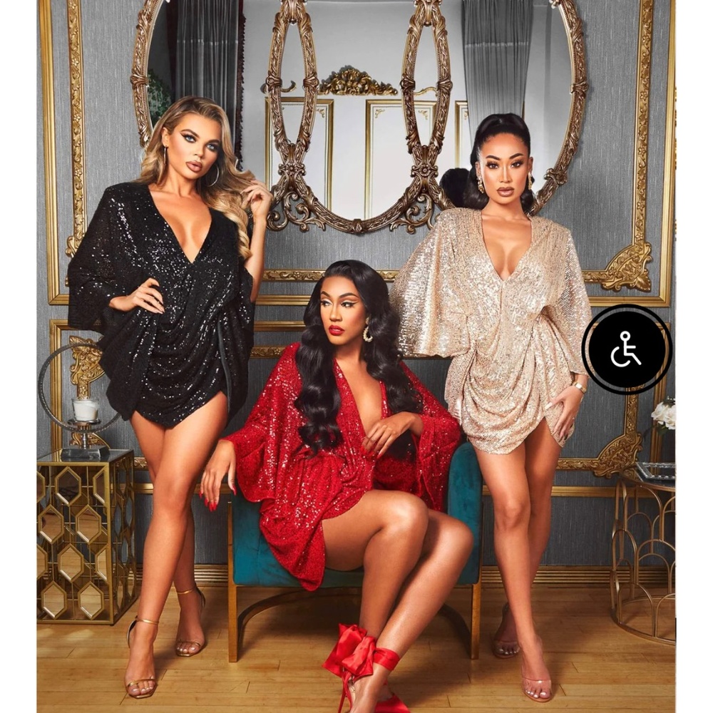 Ellaé Lisqué Center of attention